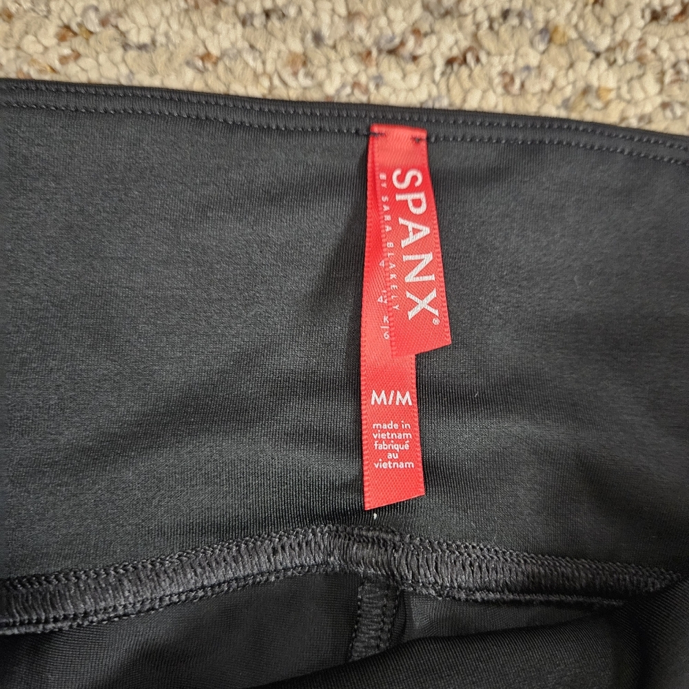 Spanx Faux Leather Matte Black Camo Leggings‎ EUC Shapewear Size Medium - Picture 3 of 8